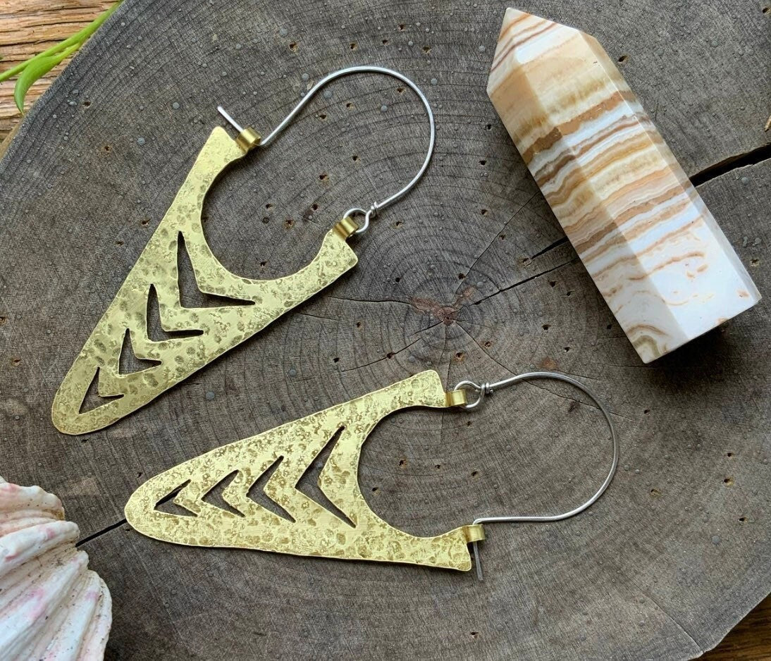 La Fletcha hoop earrings, metalwork arrow hoops, geometric jewelry, sculptural earrings