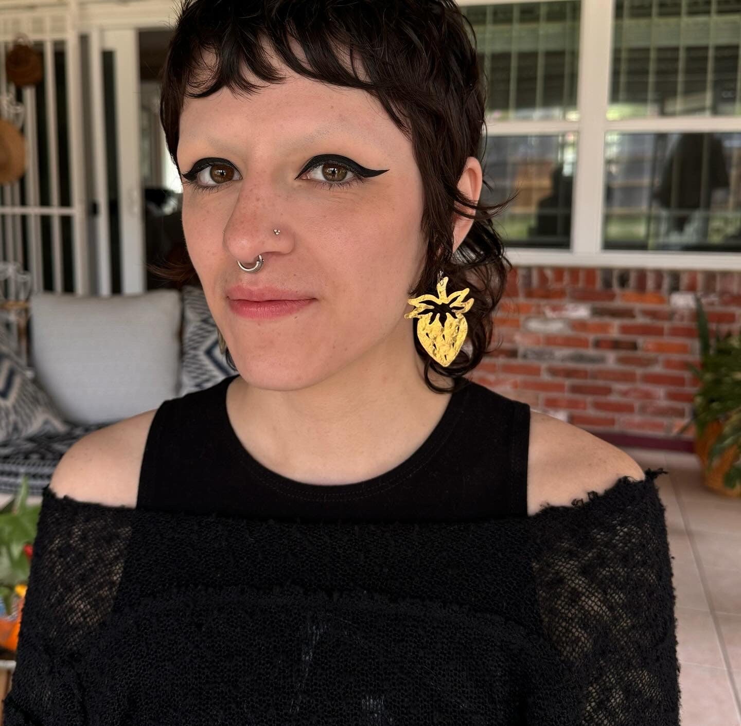 Hammered Brass Strawberry Earrings: Fresh Folksy Style