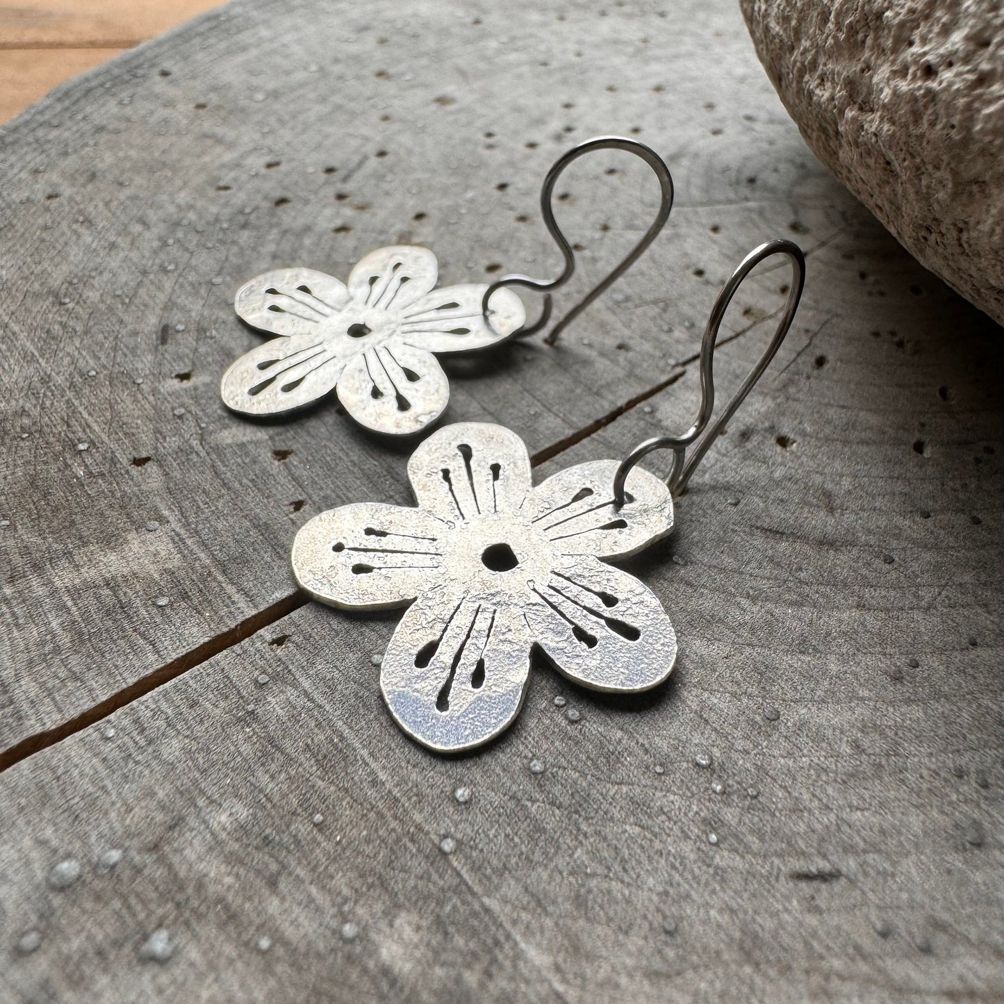 Daisy threader earrings, little flower dangle earrings, floral jewelry