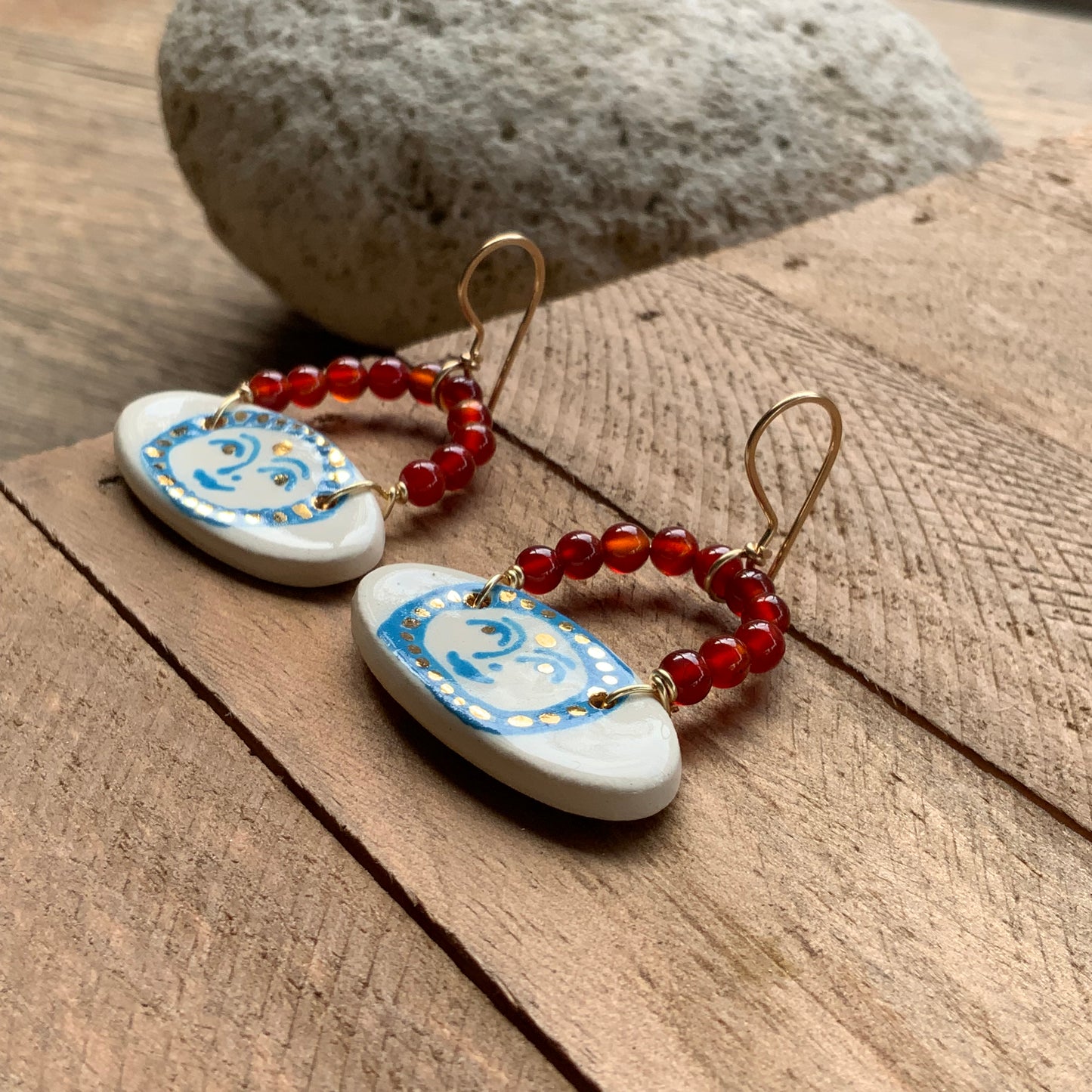 Ceramic Celestial mujer and carnelian earrings