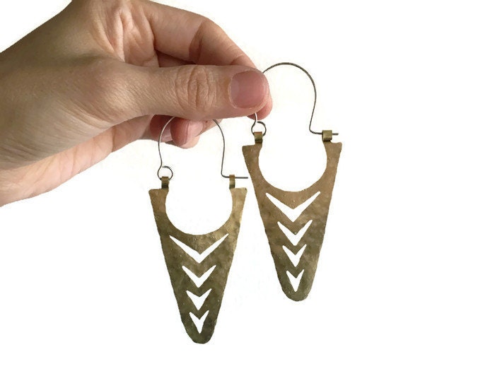 La Fletcha hoop earrings, metalwork arrow hoops, geometric jewelry, sculptural earrings