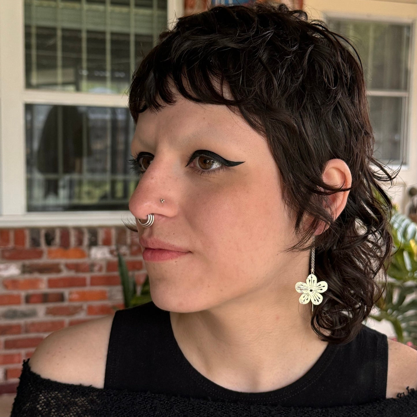 Daisy threader earrings, little flower dangle earrings, floral jewelry