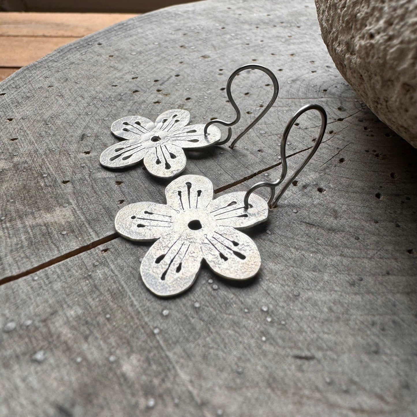 Daisy threader earrings, little flower dangle earrings, floral jewelry